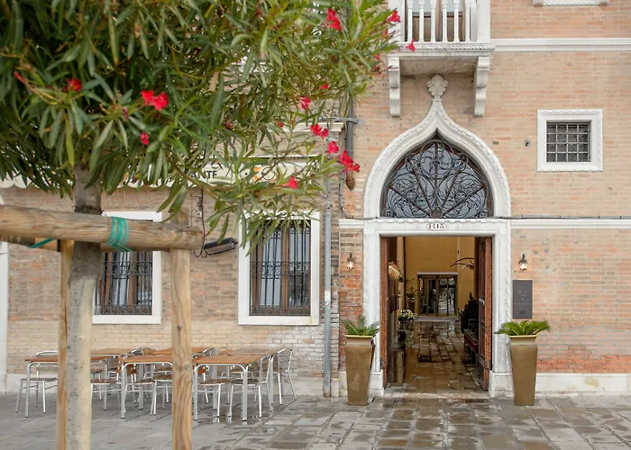 Palazzo Veneziano - Venice Collection